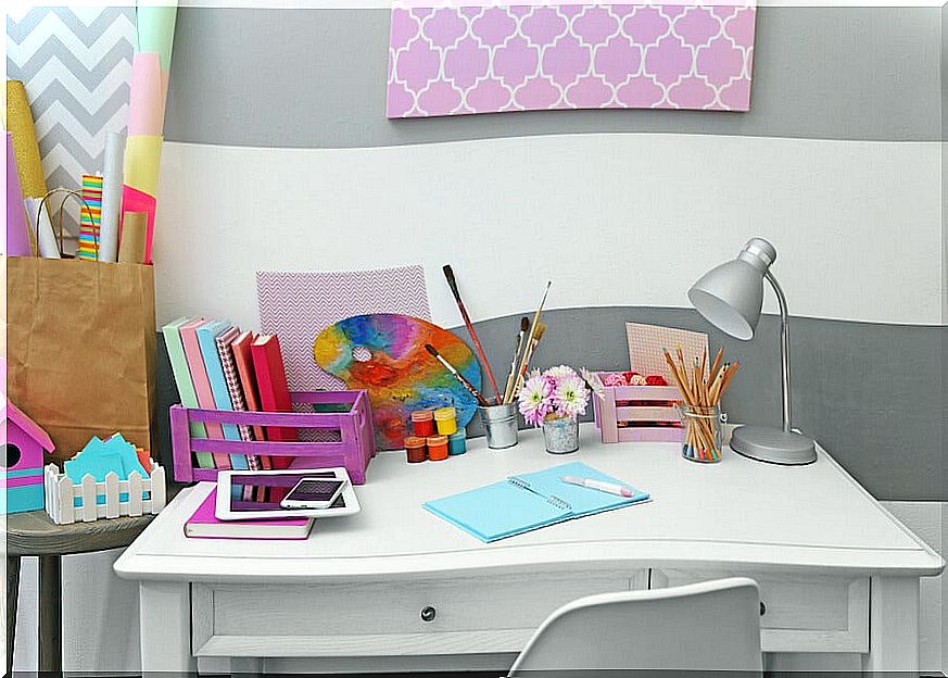 10 eye-catching ways to prepare a desk for your child to study