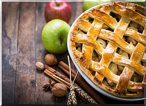 One of the favorite diabetic desserts is cinnamon apple pie.