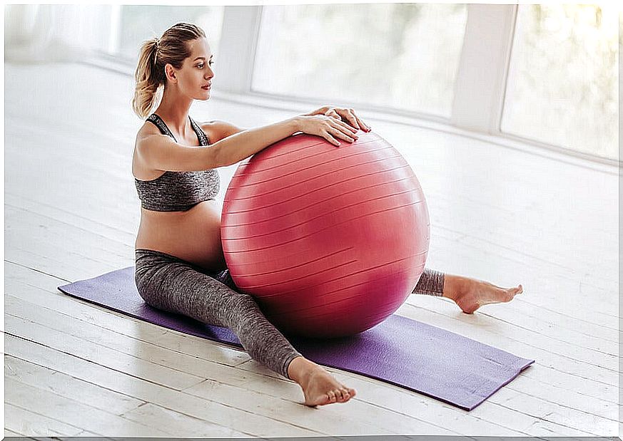 Exercises with the fitball during pregnancy work muscles that are in high demand at this stage.