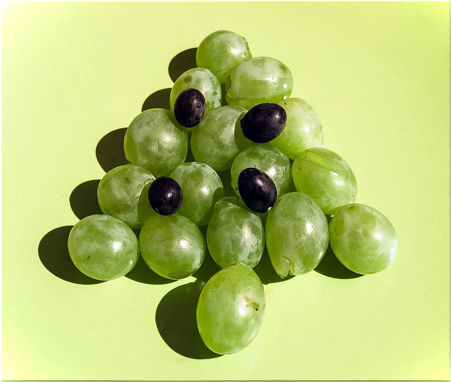 Grapes of luck to say goodbye to the year so that the children do not choke.