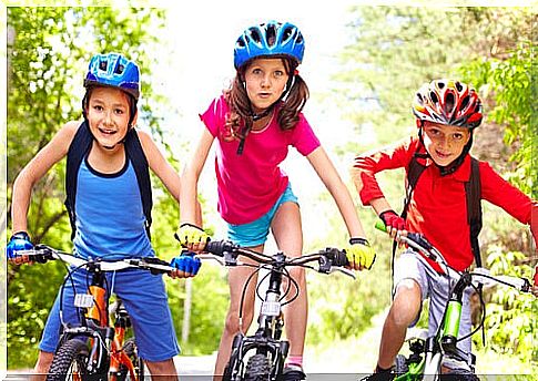 By excellence, the bicycle is one of the best gifts for children that does not expire.