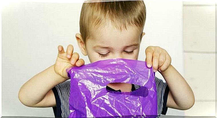 The danger of plastic bags for children