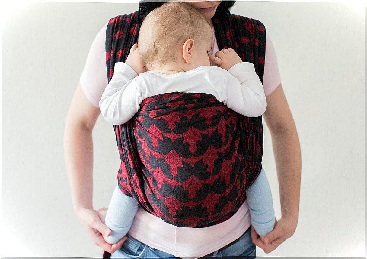 Mother wearing a carry handkerchief.