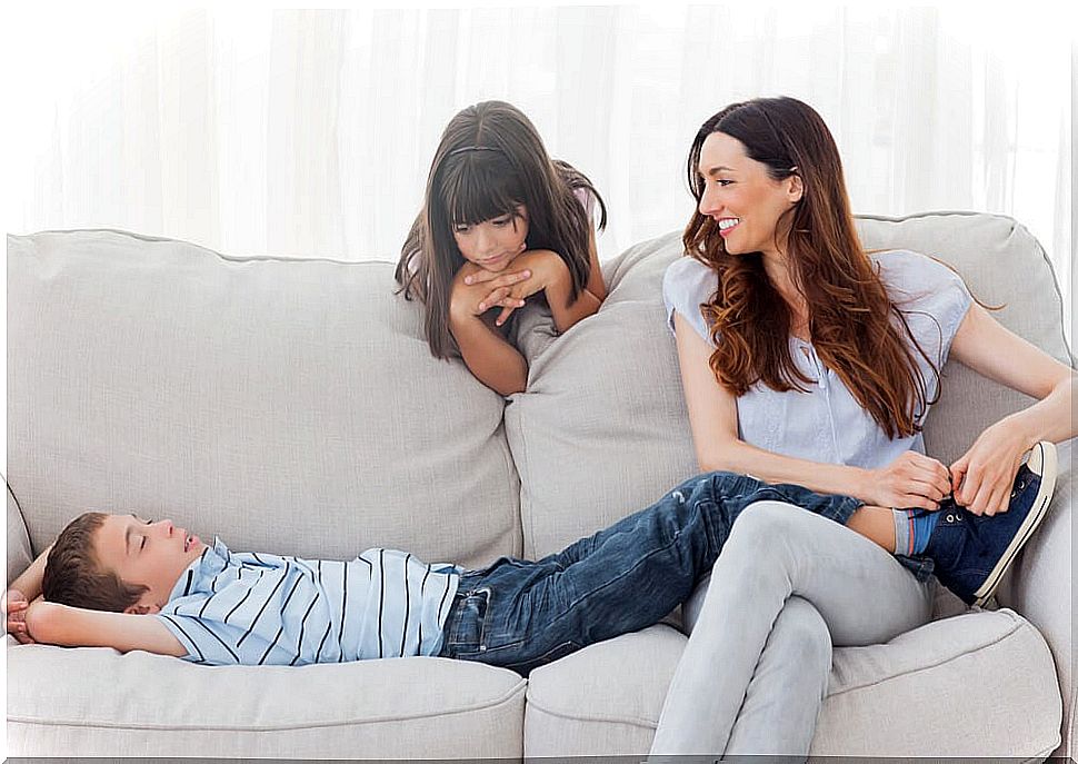 Mother with her children on the sofa applying the Koeppen technique to help her children relax.