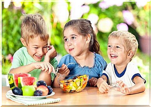 Tips to avoid child food poisoning in summer