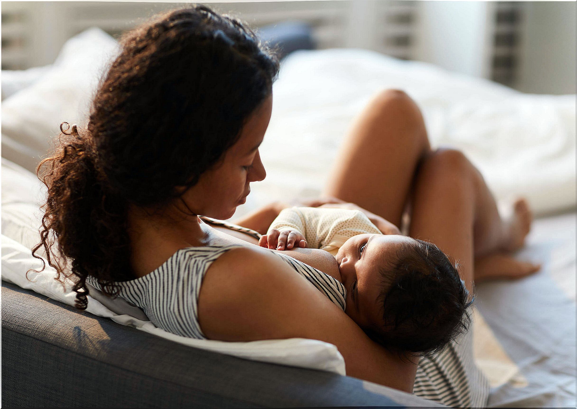 In the 32nd week of pregnancy it is convenient to learn the principles of breastfeeding.