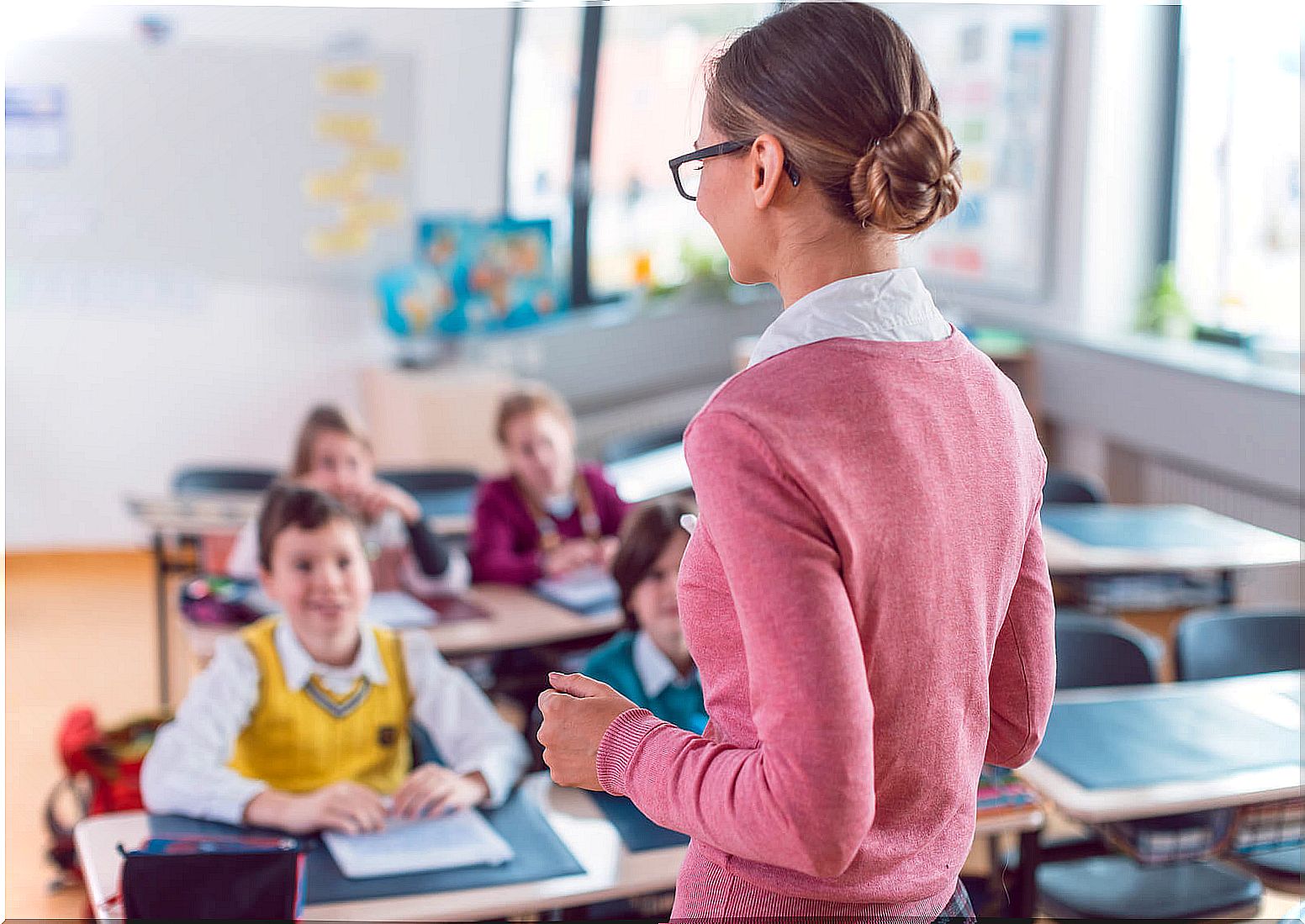 Teacher teaching her students.